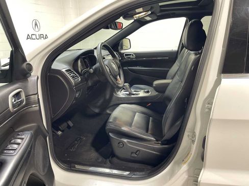 Used 2019 Jeep Grand Cherokee Limited AWD/4WD image 2