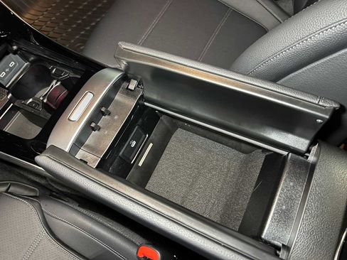 Used 2025 Mercedes-Benz C 300 4MATIC Sedan image 33