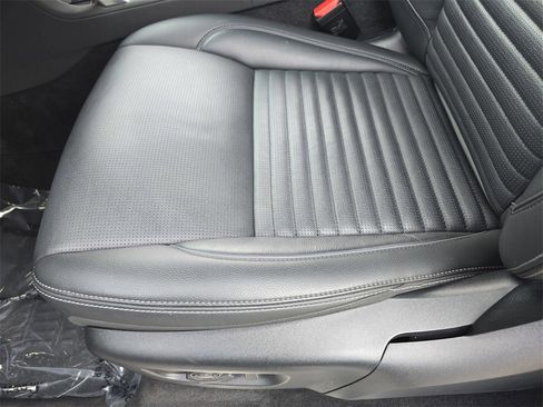 Certified 2025 Land Rover Discovery Sport Dynamic SE image 31