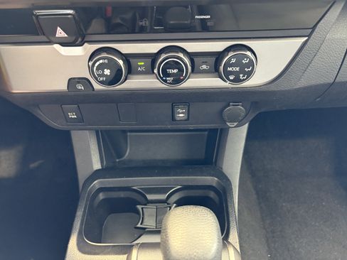 Used 2017 Toyota Tacoma SR5 image 15