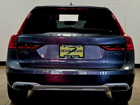 Used 2020 Volvo V90 T6 Cross Country image 7