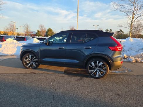 Used 2022 Volvo XC40 P8 Recharge Plus image 4