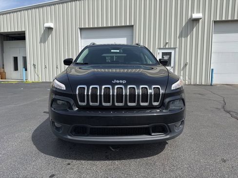 Used 2017 Jeep Cherokee Latitude w/ Cold Weather Group FWD image 2