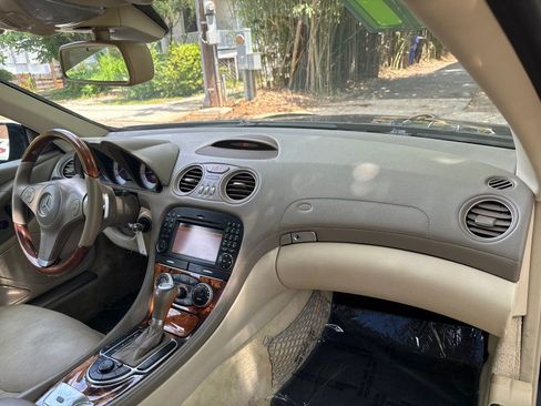 Used 2011 Mercedes-Benz SL 550 image 25