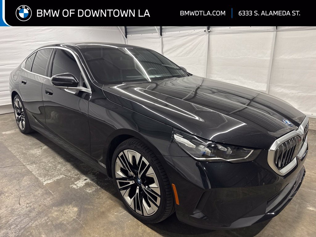 Used 2025 BMW i5 eDrive40i w/ Premium Package RWD image 1