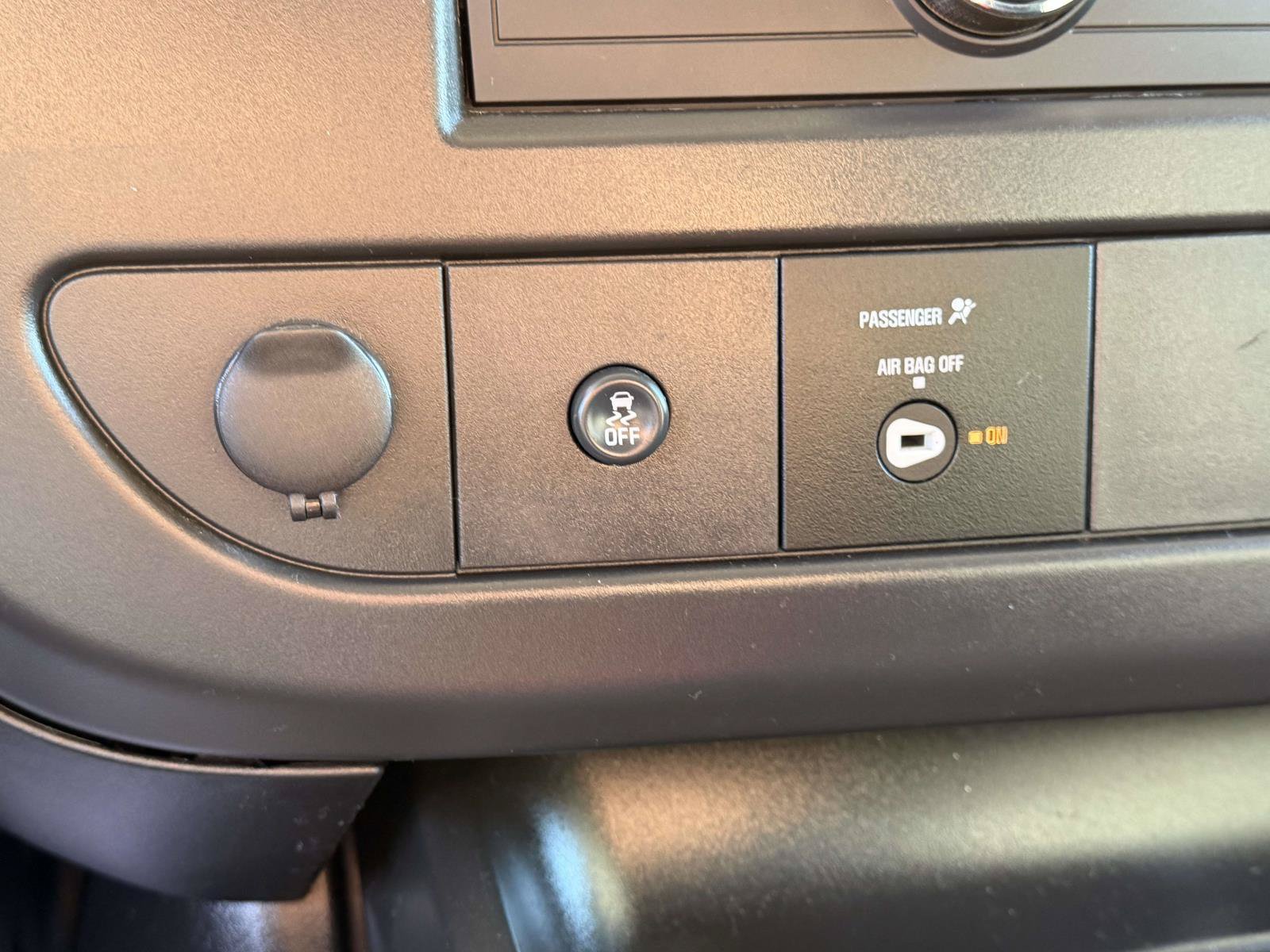 Used 2025 Chevrolet Express 2500 w/ Driver Convenience Package RWD image 26