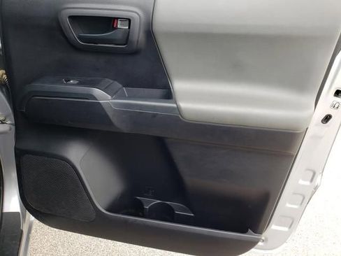 Used 2020 Toyota Tacoma SR AWD/4WD image 17