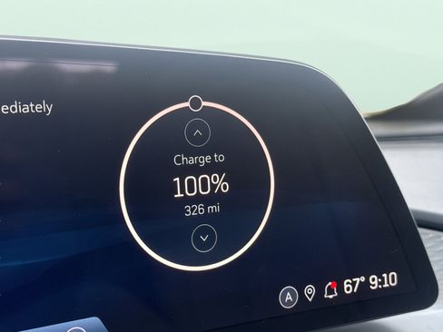 Used 2024 Cadillac Lyriq Luxury image 3