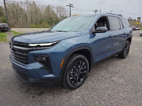 New 2026 Chevrolet Traverse LT w/ Midnight/Sport Edition AWD/4WD image 3