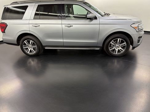 Used 2023 Ford Expedition Limited AWD/4WD image 8