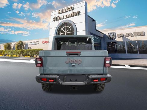 Used 2026 Jeep Gladiator Rubicon AWD/4WD image 4