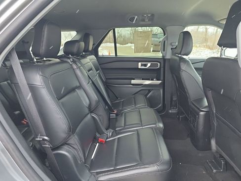 Used 2024 Ford Explorer XLT w/ Equipment Group 202A image 32