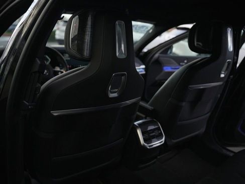 Used 2024 BMW 740i image 19