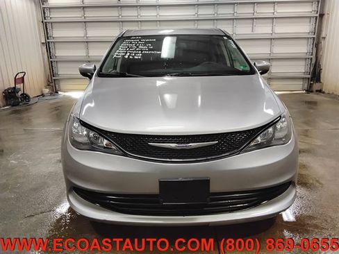 Used 2020 Chrysler Voyager L FWD image 7