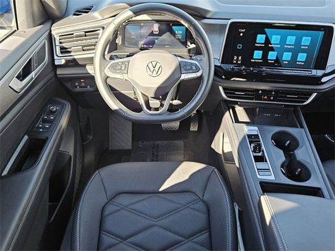 Certified 2025 Volkswagen Atlas Cross Sport SE image 7