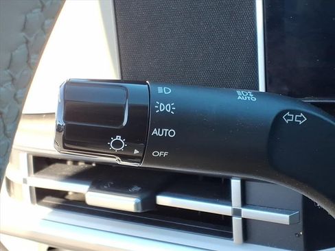 Certified 2024 Hyundai Santa Fe SEL image 17