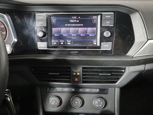 Used 2019 Volkswagen Jetta S image 23
