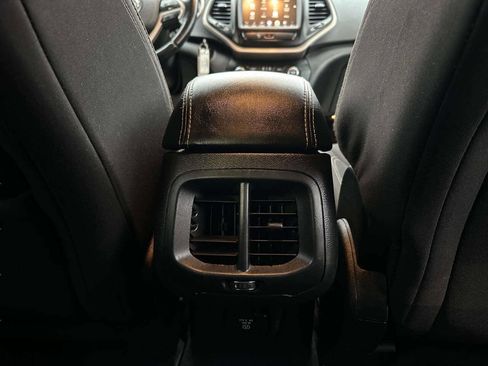 Used 2016 Jeep Cherokee Latitude w/ Safety/Convenience Group image 21