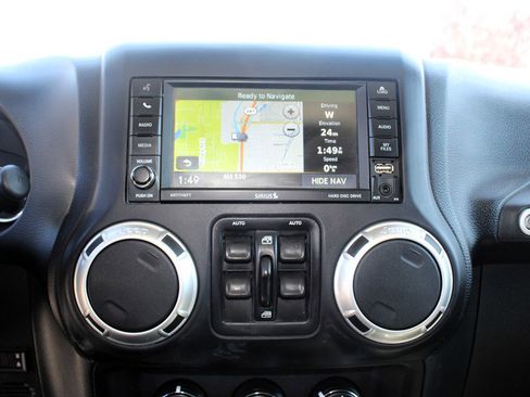 Used 2017 Jeep Wrangler Unlimited Sahara image 13