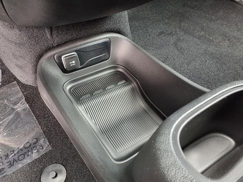 New 2026 Chrysler Pacifica Select image 9