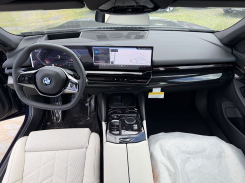 Used 2026 BMW 530i xDrive w/ Premium Package AWD/4WD image 18