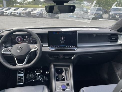 New 2026 Volkswagen Tiguan SE R-Line AWD/4WD image 5