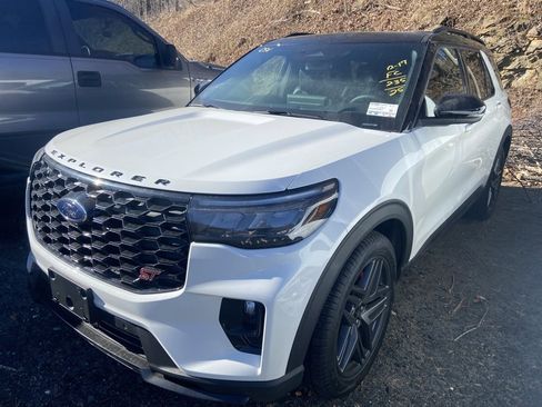 Used 2025 Ford Explorer ST w/ Sun And Sound Package image 8