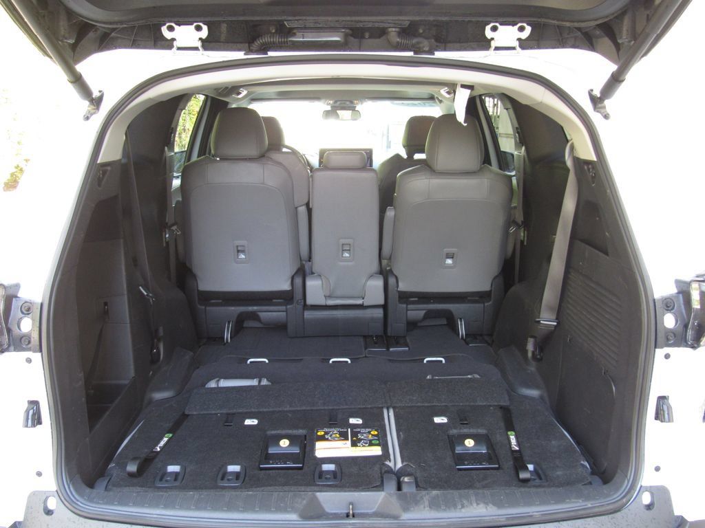 Used 2025 Toyota Sienna XLE FWD image 24