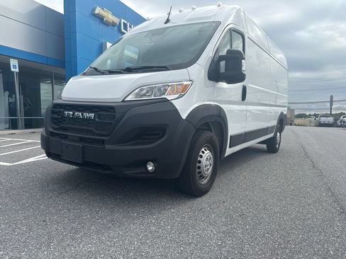 Used 2025 RAM ProMaster 2500 w/ Convenience Group FWD image 9