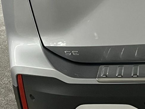 New 2025 Volkswagen Tiguan SE image 37