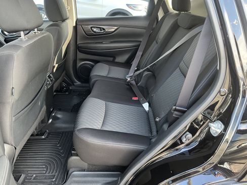 Used 2020 Nissan Rogue SV FWD image 32