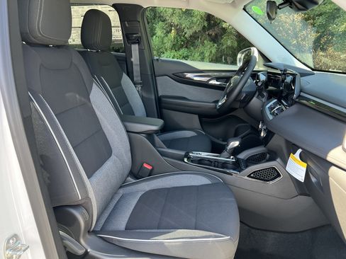 New 2026 Chevrolet TrailBlazer LT w/ LT Cold Weather Package FWD image 30