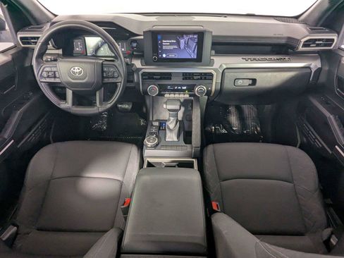 Used 2025 Toyota Tacoma SR5 AWD/4WD image 37