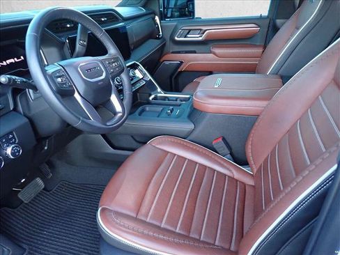 Used 2024 GMC Sierra 2500 Denali Ultimate w/ Max Trailering Package AWD/4WD image 9