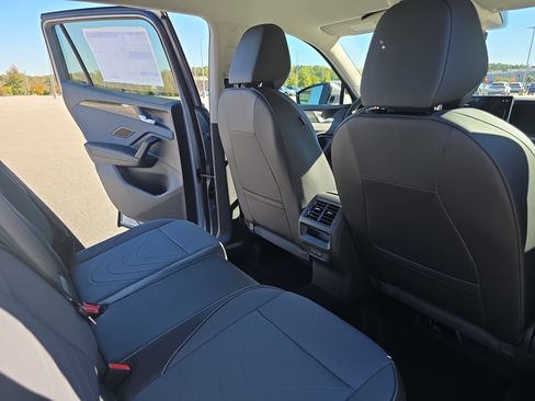 New 2025 Volkswagen Tiguan SE image 11