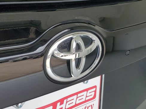 Used 2019 Toyota Highlander Plus FWD image 9