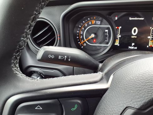 Used 2025 Jeep Gladiator Rubicon image 12