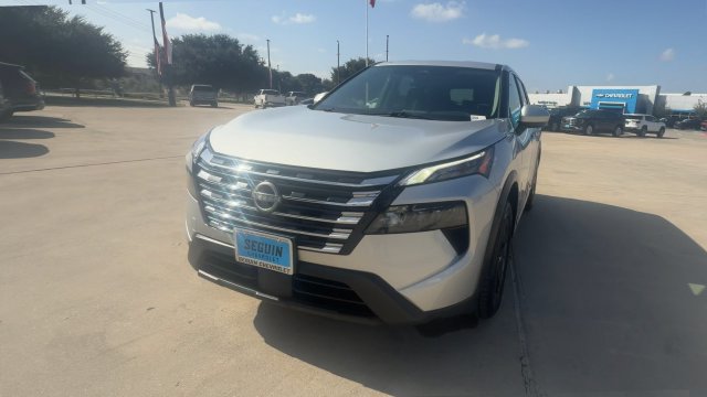Used 2025 Nissan Rogue SV AWD/4WD image 3