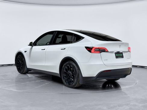Used 2023 Tesla Model Y Long Range image 2