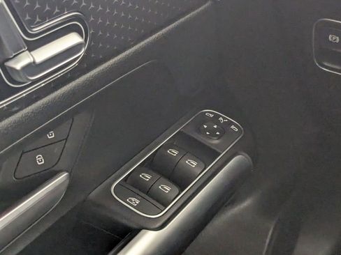 Used 2025 Mercedes-Benz GLA 250 image 18