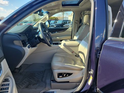 Used 2020 Cadillac Escalade Luxury w/ LPO, Radiant Package AWD/4WD image 25