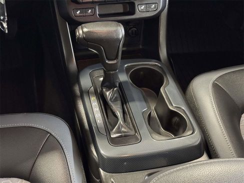 Used 2020 Chevrolet Colorado Z71 w/ Z71 Midnight Edition image 23