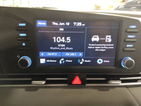 Used 2025 Hyundai Elantra SE FWD image 25