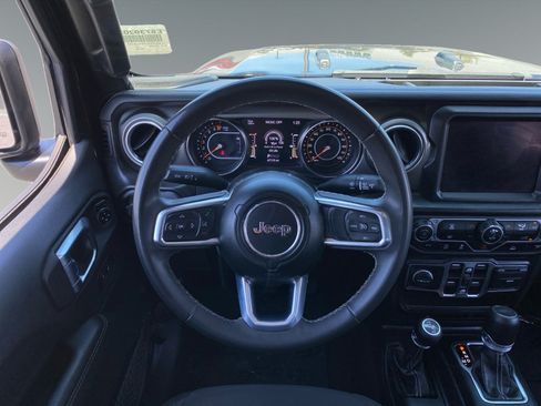 Used 2023 Jeep Gladiator Overland AWD/4WD image 12