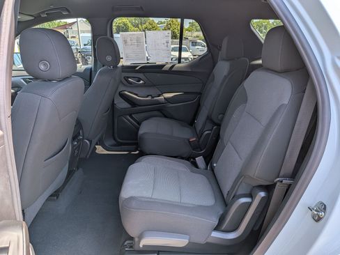 Used 2023 Chevrolet Traverse LT FWD image 24