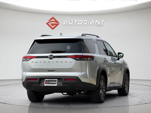 Used 2022 Nissan Pathfinder SV image 10