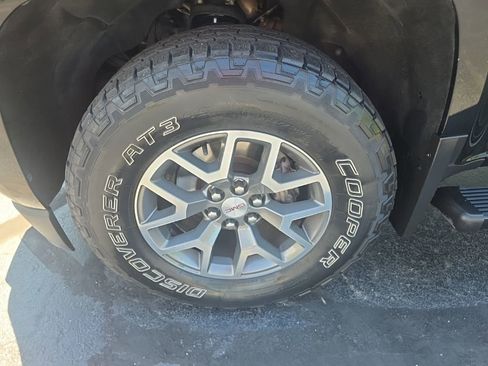 Used 2015 GMC Canyon SLE w/ All-Terrain Package AWD/4WD image 11