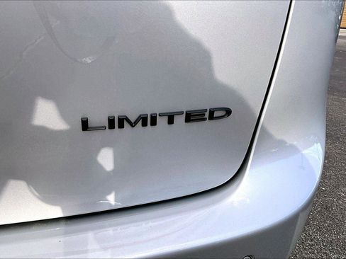 New 2026 Chrysler Pacifica Limited w/ S Appearance Package FWD image 12