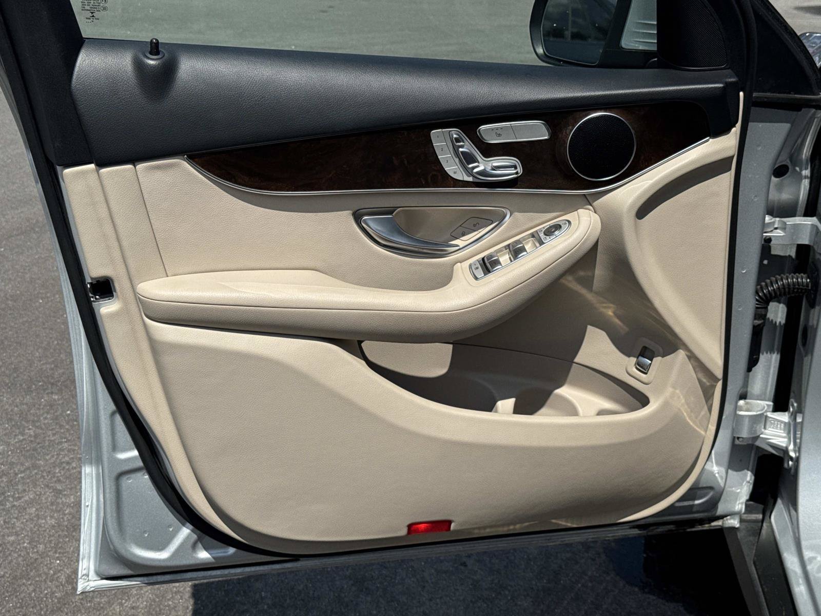 Used 2019 Mercedes-Benz GLC 300 image 18