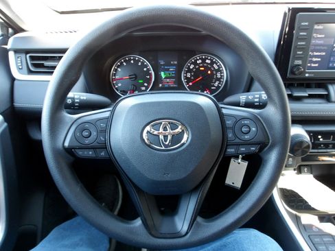 Used 2020 Toyota RAV4 LE image 14